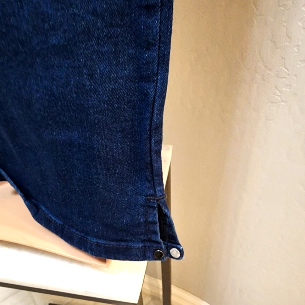 Jean Capris - Picture 2 of 5